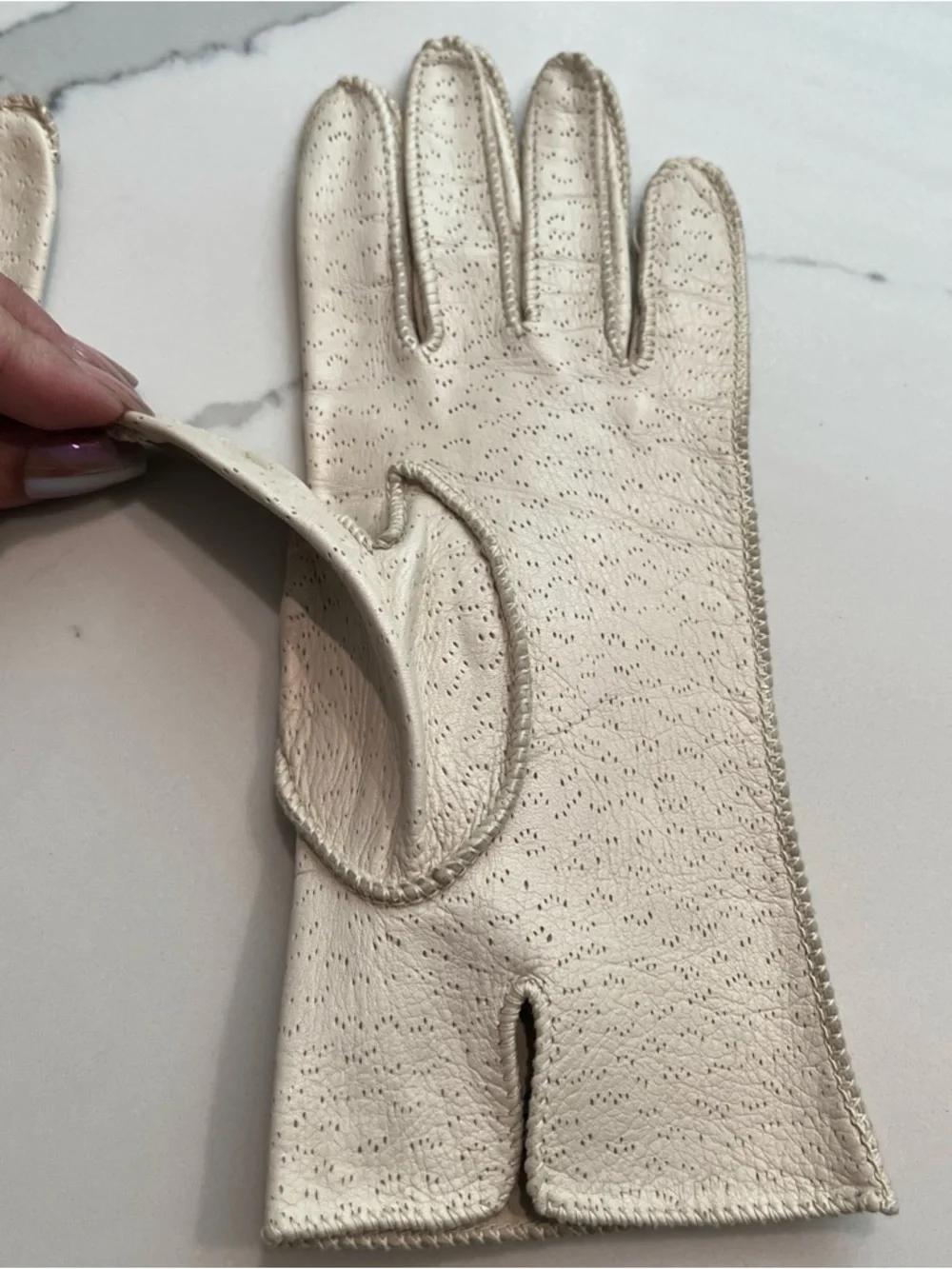 Deerskin Women's Cream Leather Perforated Gloves Size 7 Chic Classic